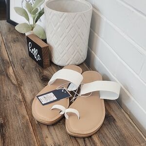 Universal Thread Sandals, 9